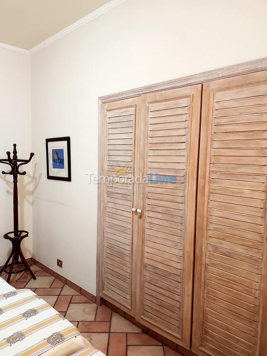 Apartamento para aluguel de temporada em Guarujá (Pitangueiras)