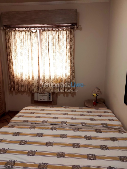 Apartamento para aluguel de temporada em Guarujá (Pitangueiras)