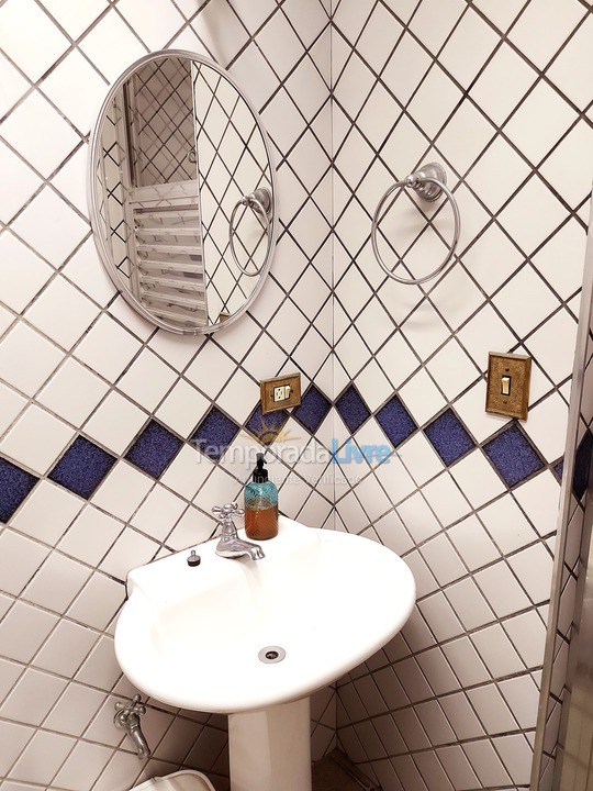 Apartamento para aluguel de temporada em Guarujá (Pitangueiras)