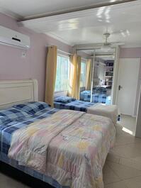 Precioso ático dúplex con piscina privada en el centro de Bombinhas