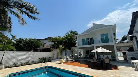 Tranquila e Espaçosa Casa na Riviera | 4 Suítes