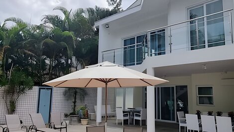 Tranquila e Espaçosa Casa na Riviera | 4 Suítes