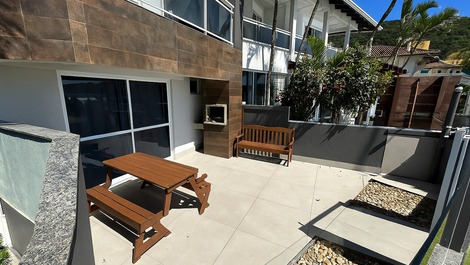 House on the edge of Bombas beach