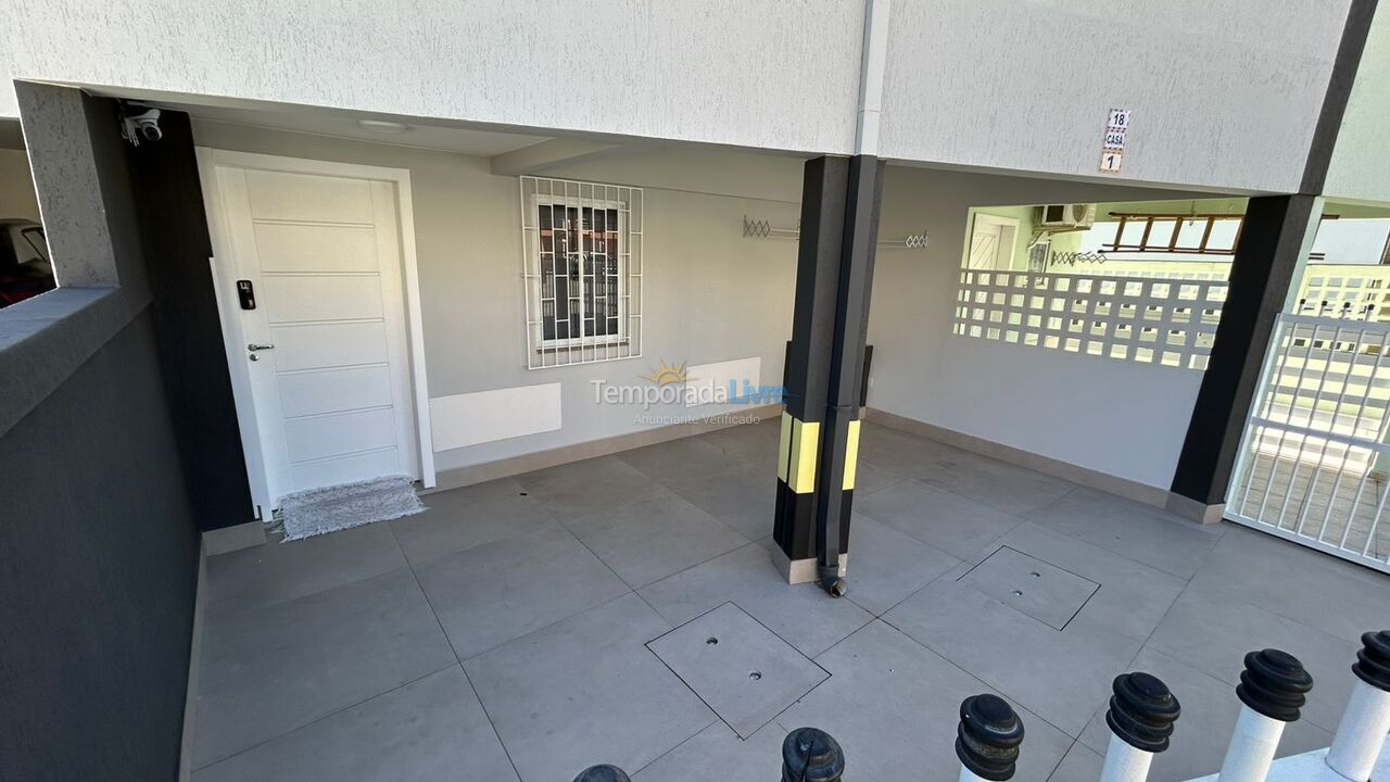 House for vacation rental in Bombinhas (Praia de Bombas)