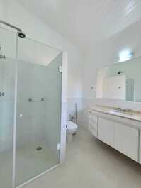 Condominium, 4 suites, shared pool, 3 spaces, 10 people, 200 m from the beach.