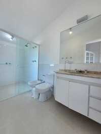 Condominium, 4 suites, shared pool, 3 spaces, 10 people, 200 m from the beach.