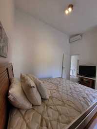 Condominium, 4 suites, shared pool, 3 spaces, 10 people, 200 m from the beach.