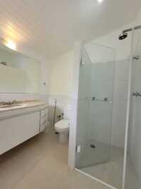 Condominium, 4 suites, shared pool, 3 spaces, 10 people, 200 m from the beach.