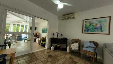 Condominium, 4 suites, shared pool, 3 spaces, 10 people, 200 m from the beach.
