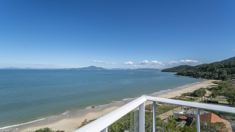 Luxury and Comfort Facing the Sea in Zimbros