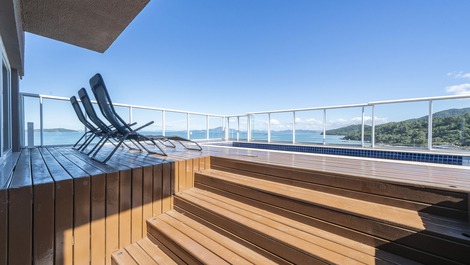 Luxury and Comfort Facing the Sea in Zimbros