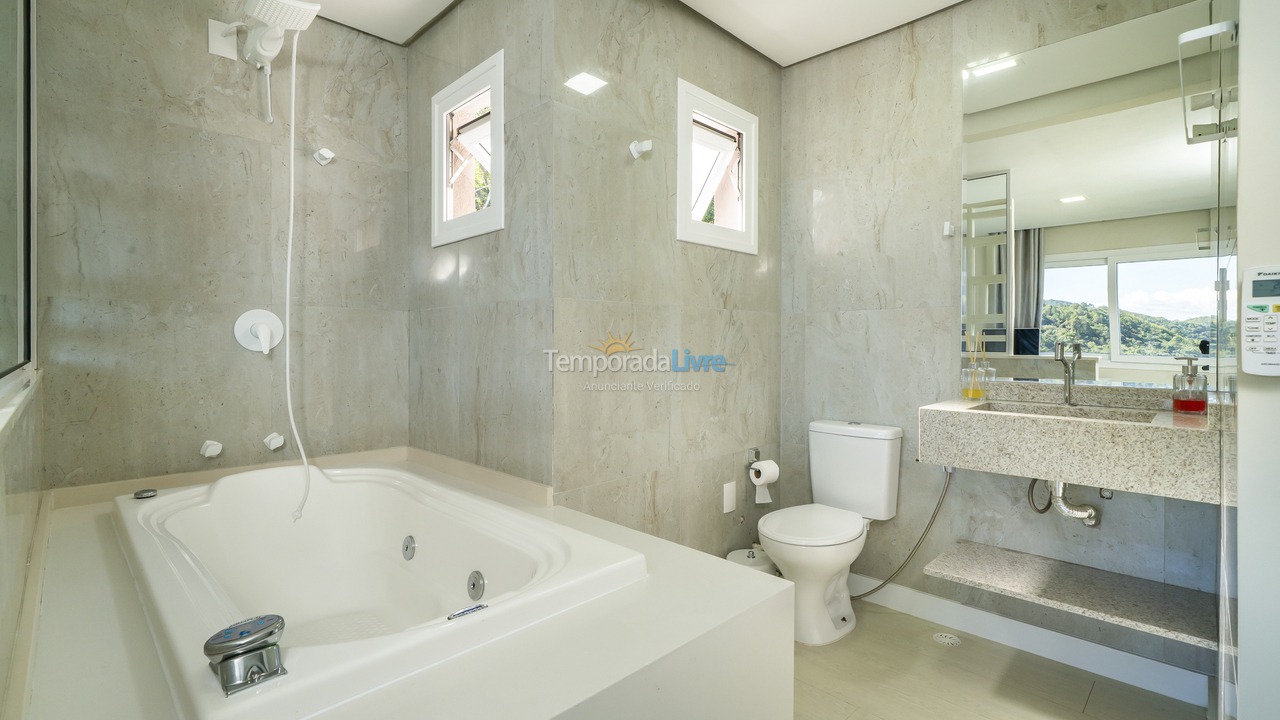 House for vacation rental in Bombinhas (Praia de Zimbros)