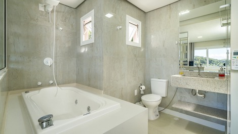 Luxury and Comfort Facing the Sea in Zimbros