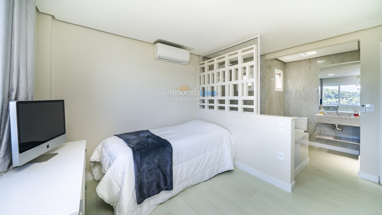 House for vacation rental in Bombinhas (Praia de Zimbros)