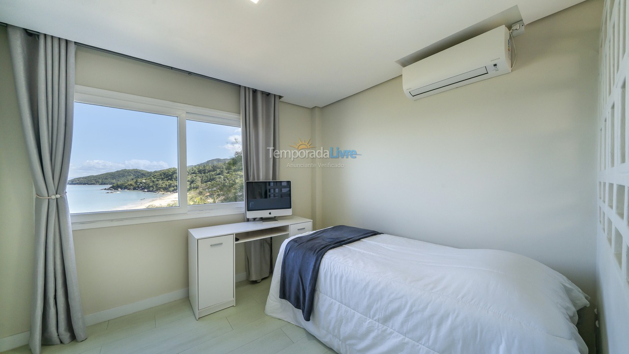 House for vacation rental in Bombinhas (Praia de Zimbros)