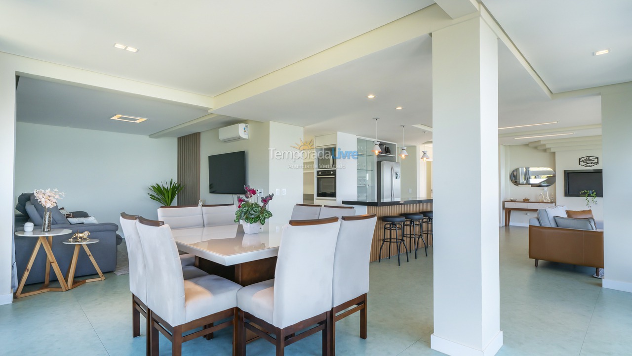 House for vacation rental in Bombinhas (Praia de Zimbros)