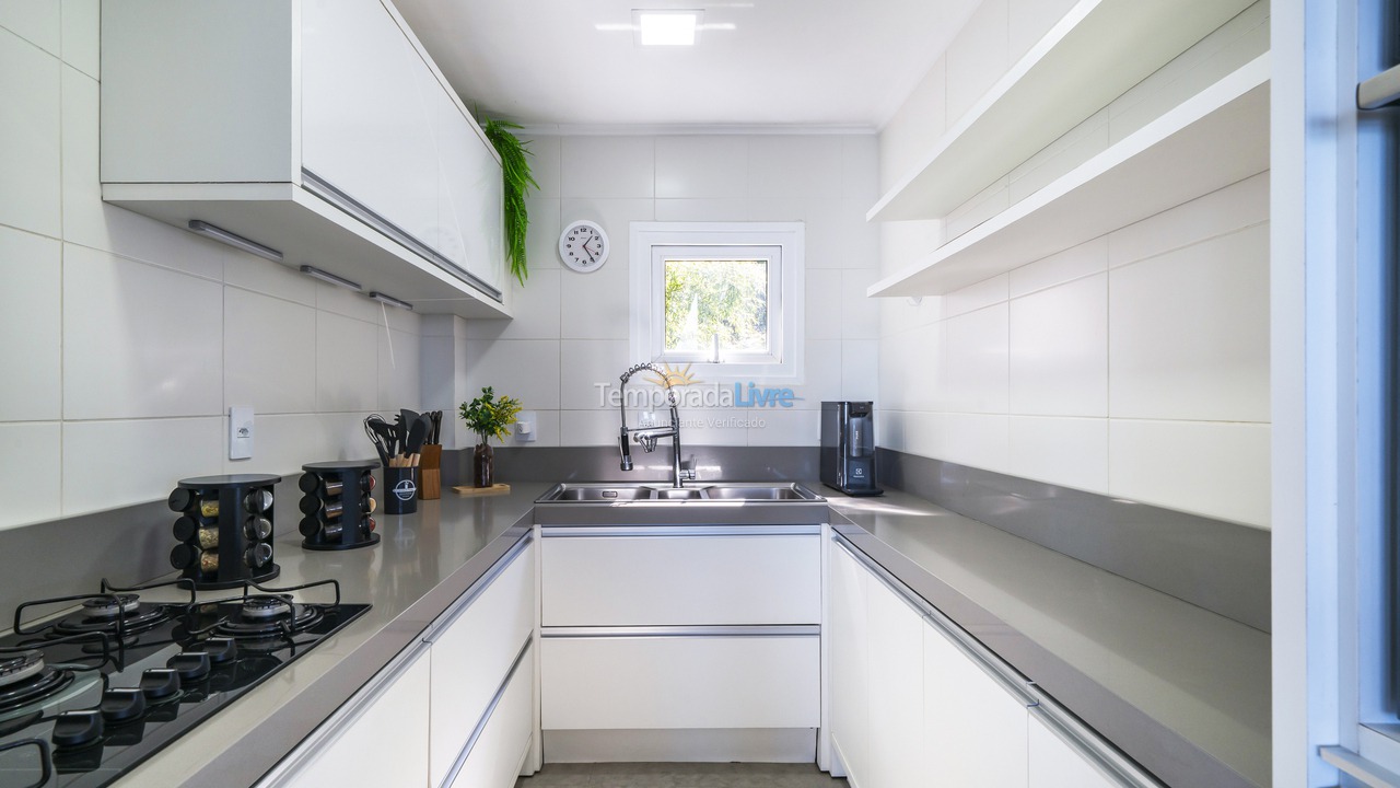 House for vacation rental in Bombinhas (Praia de Zimbros)