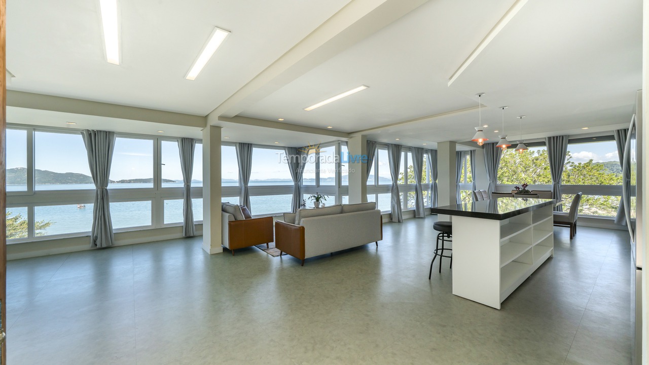 House for vacation rental in Bombinhas (Praia de Zimbros)