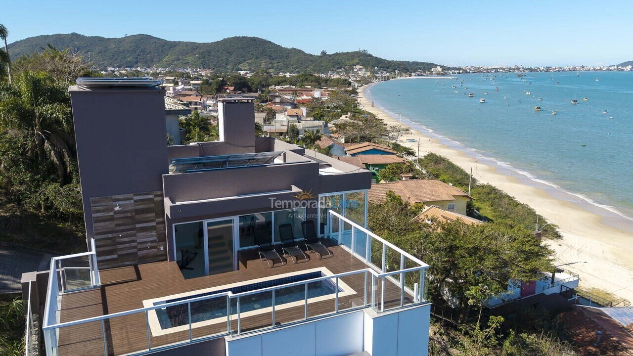 House for vacation rental in Bombinhas (Praia de Zimbros)