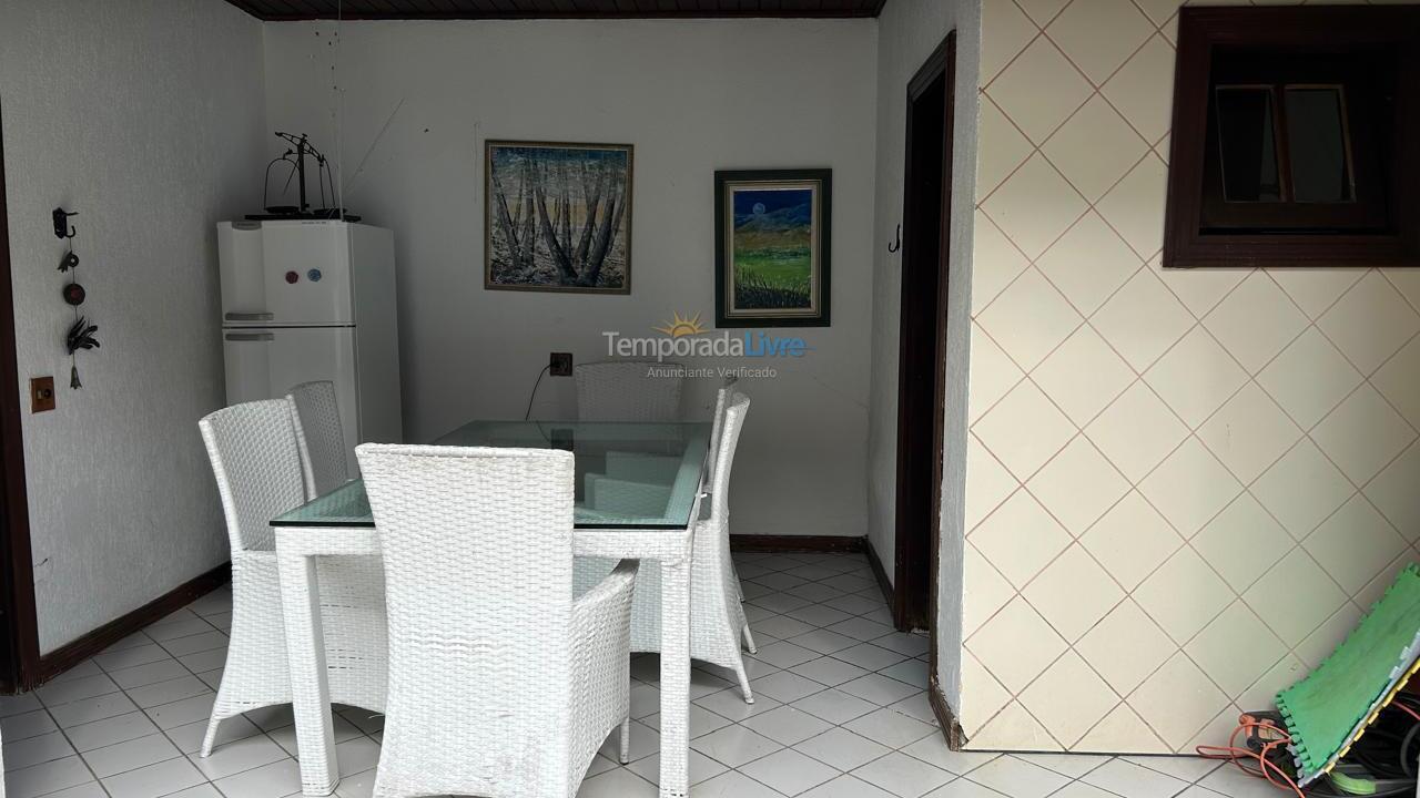 Casa para aluguel de temporada em Guarujá (Praia do Pernambuco)