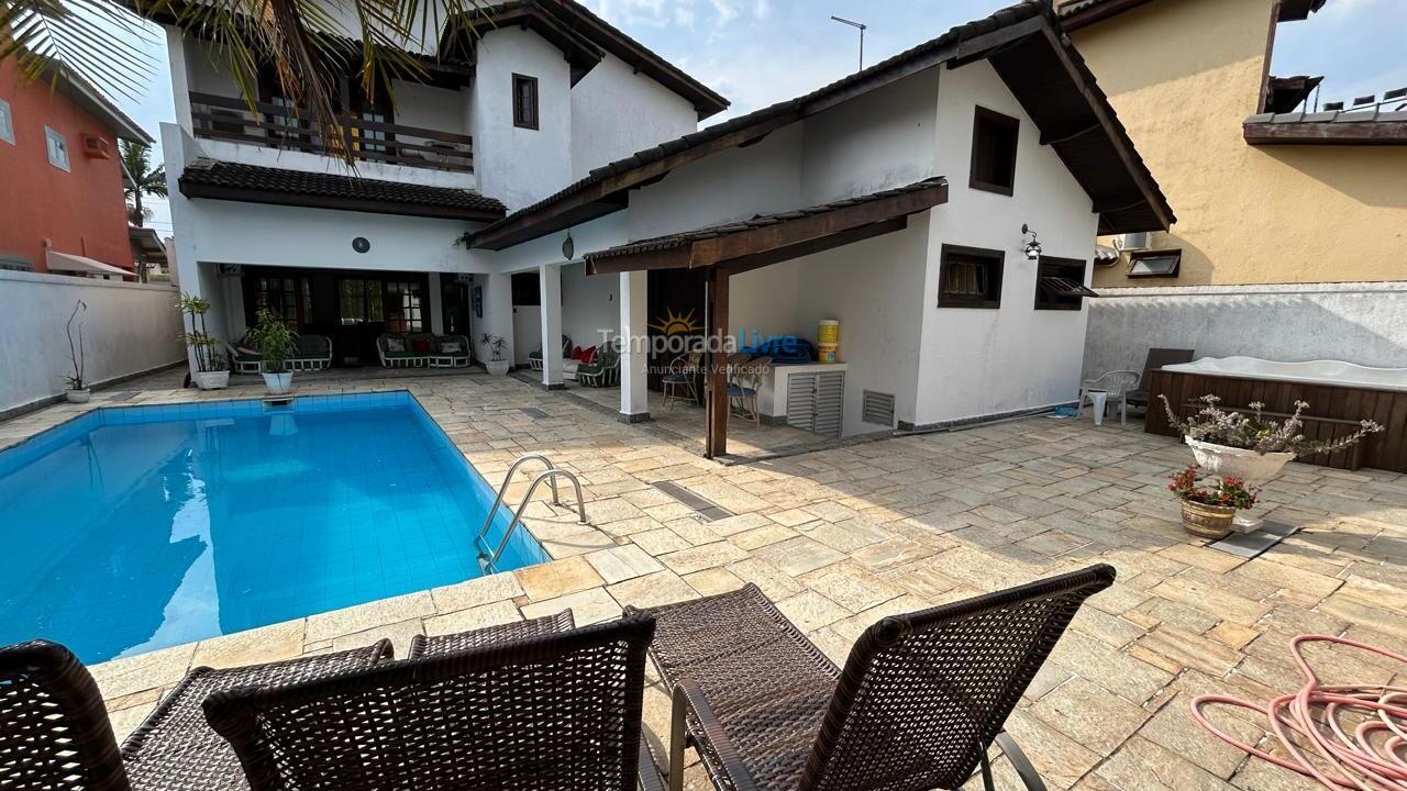 Casa para aluguel de temporada em Guarujá (Praia do Pernambuco)