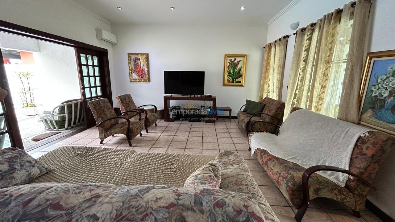 Casa para aluguel de temporada em Guarujá (Praia do Pernambuco)