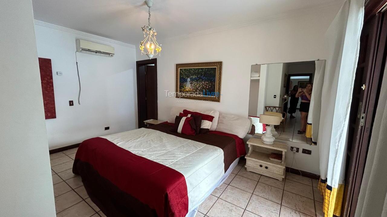 Casa para aluguel de temporada em Guarujá (Praia do Pernambuco)