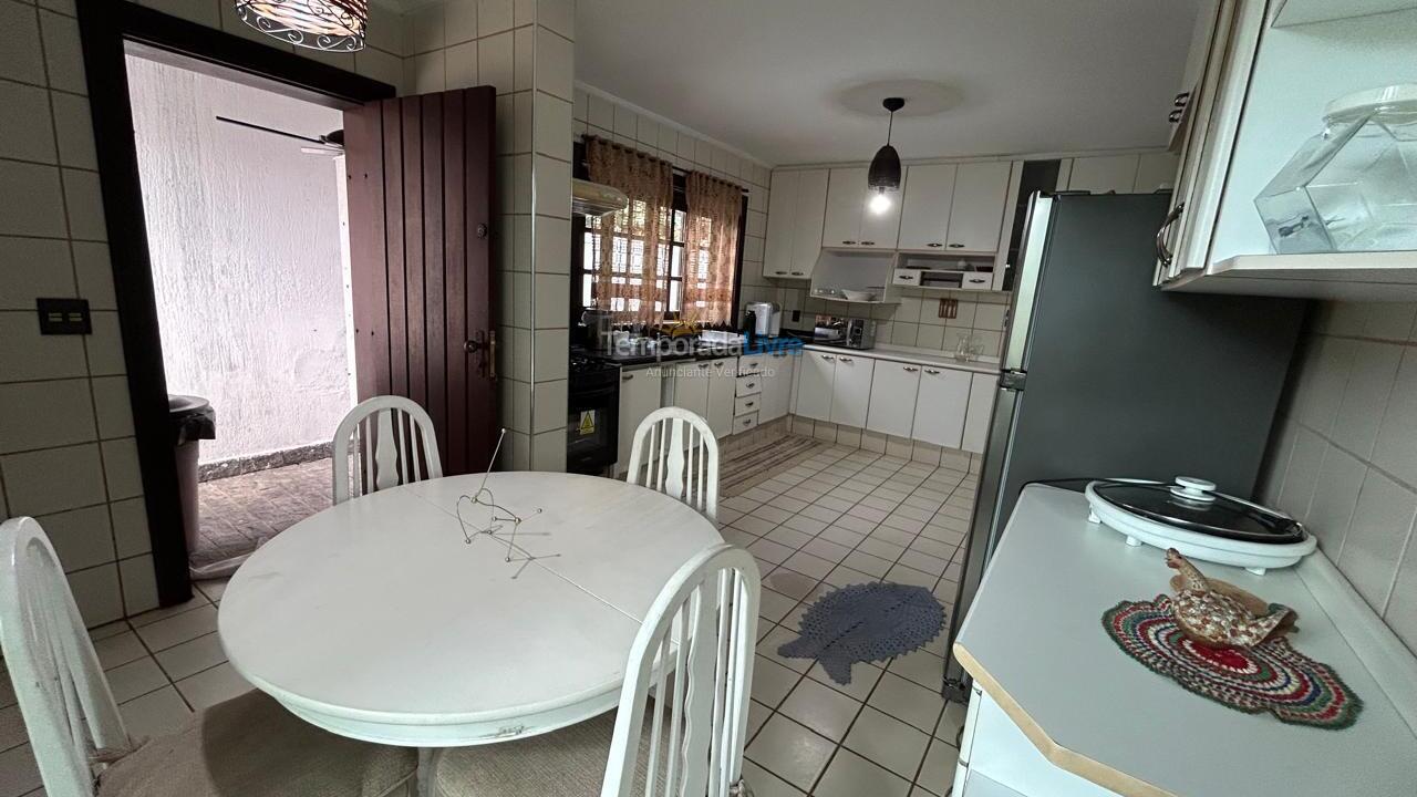 Casa para aluguel de temporada em Guarujá (Praia do Pernambuco)