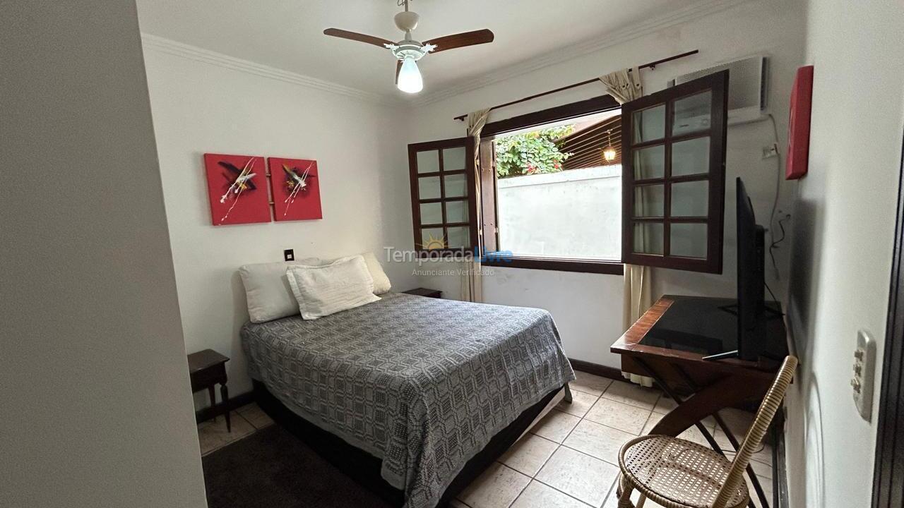 Casa para aluguel de temporada em Guarujá (Praia do Pernambuco)