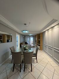 Apartment with 03 bedrooms facing the sea