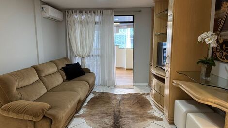 Apartment with 03 bedrooms facing the sea