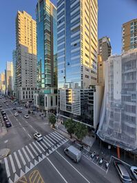Apartment with 03 bedrooms facing the sea