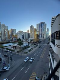 Apartment with 03 bedrooms facing the sea