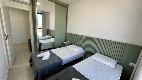 Apartamento em Bombas com Piscina no Condomínio