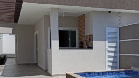 Beachfront house with pool in Itanhaém