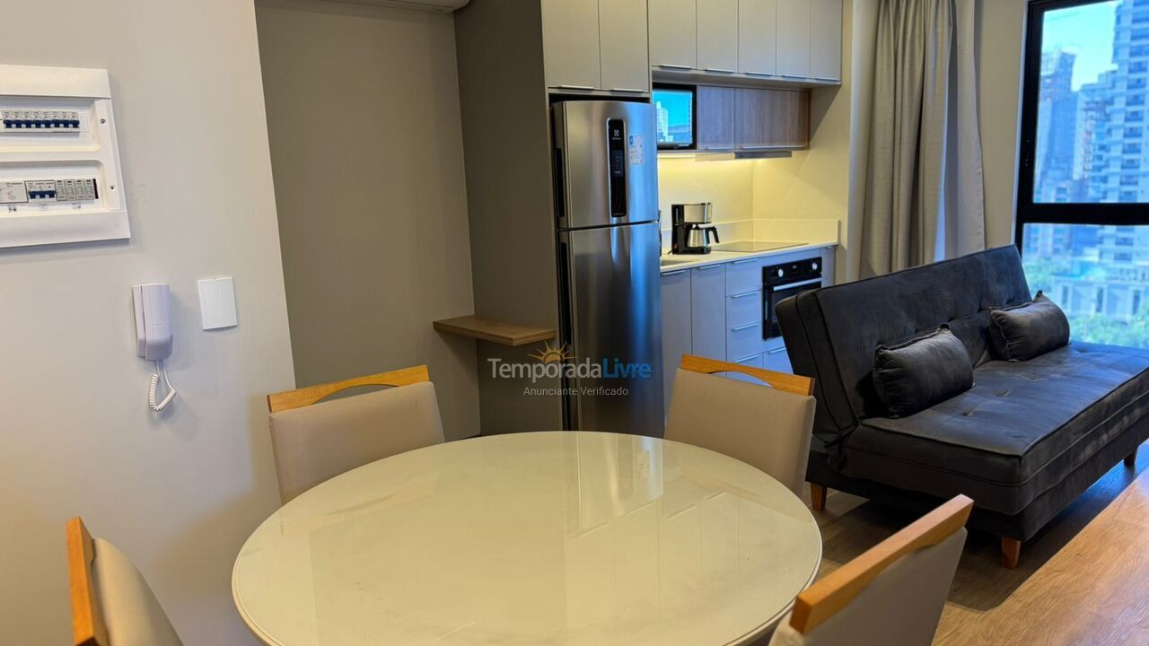 Apartamento para aluguel de temporada em Itapema (Meia Praia)