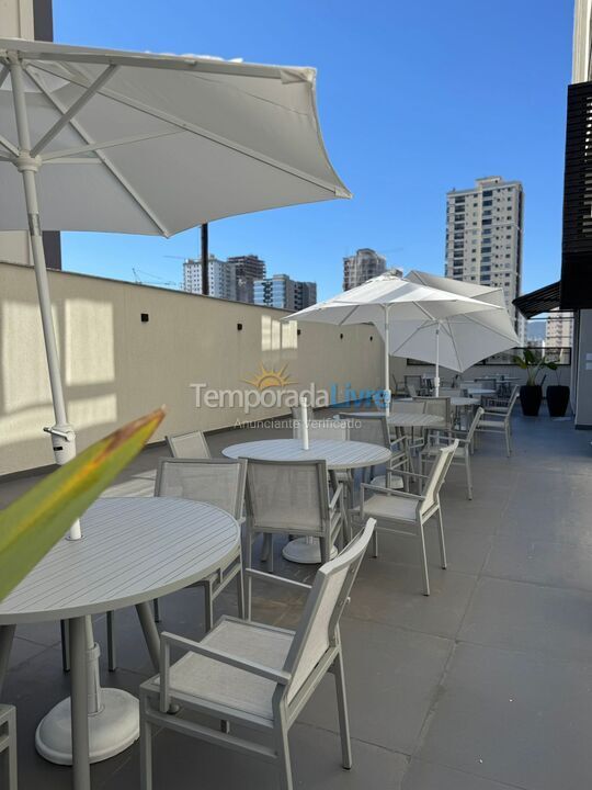 Apartamento para aluguel de temporada em Itapema (Meia Praia)