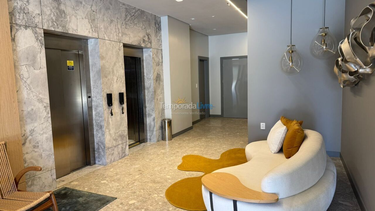 Apartamento para aluguel de temporada em Itapema (Meia Praia)