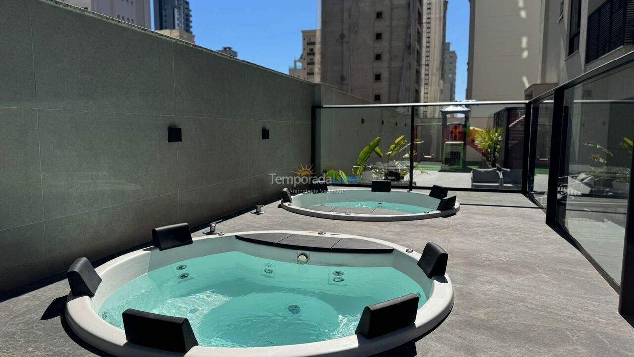 Apartamento para aluguel de temporada em Itapema (Meia Praia)