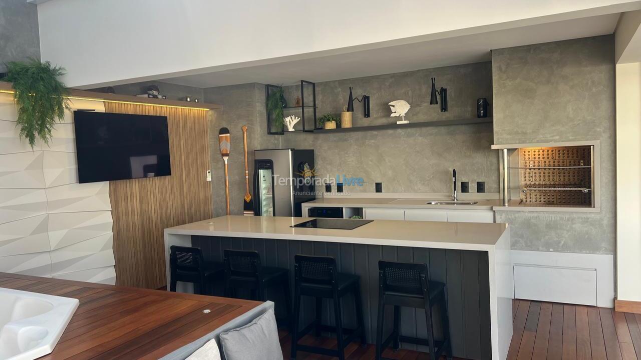 Apartamento para aluguel de temporada em Florianópolis (Jurere Tradicional)