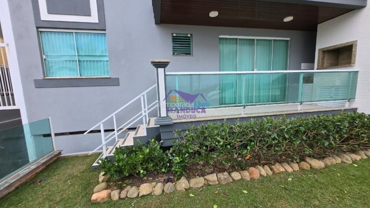 Apartamento para aluguel de temporada em Bombinhas (Praia de Quatro Ilhas)