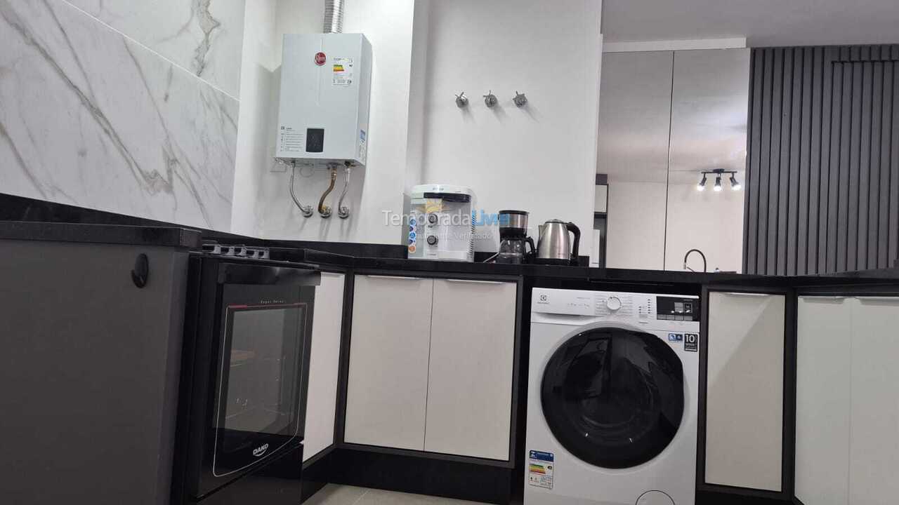 Apartamento para aluguel de temporada em Florianópolis (Jurere Tradicional)