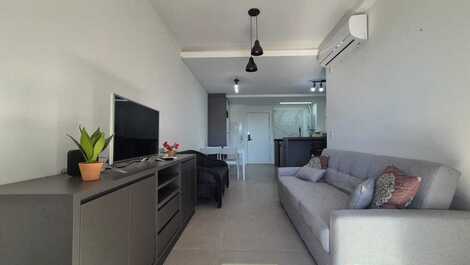 JURERÊ, 2 SUÍTES, A 300 METROS DA PRAIA