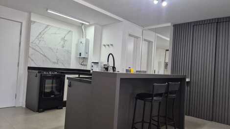 JURERÊ, 2 SUÍTES, A 300 METROS DA PRAIA