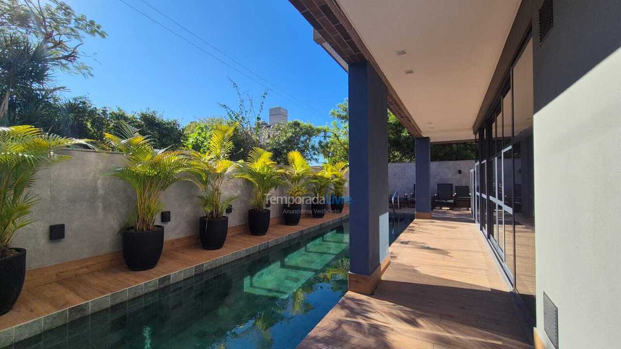 Apartamento para aluguel de temporada em Florianópolis (Jurere Tradicional)