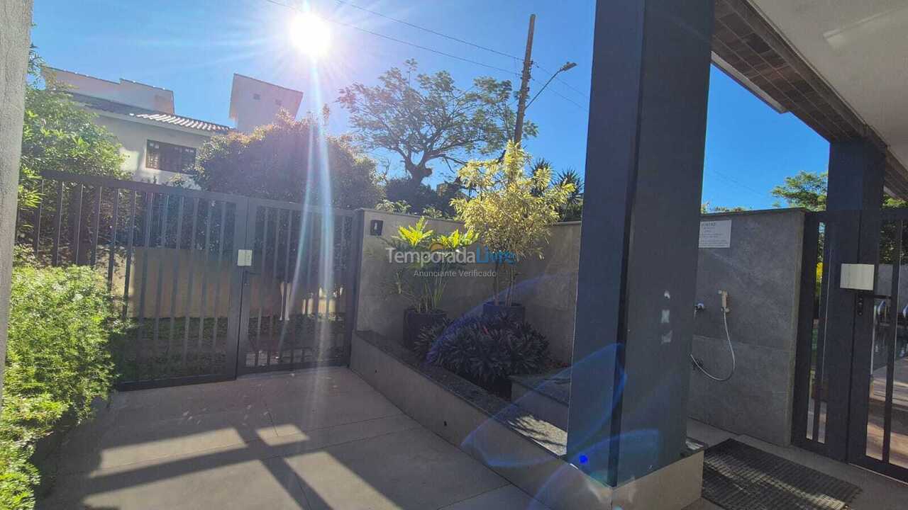 Apartamento para aluguel de temporada em Florianópolis (Jurere Tradicional)