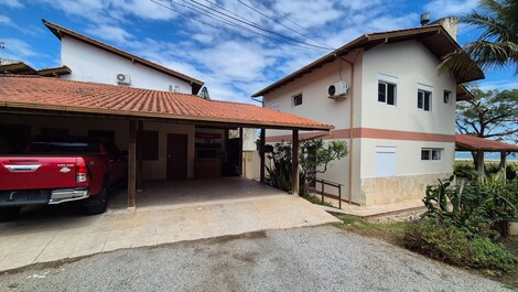 JURERÊ, 5 BEDROOMS (1 SUITE), SEA FRONT