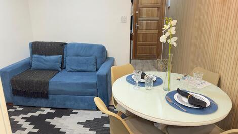 Mesa da sala e sofá-cama 