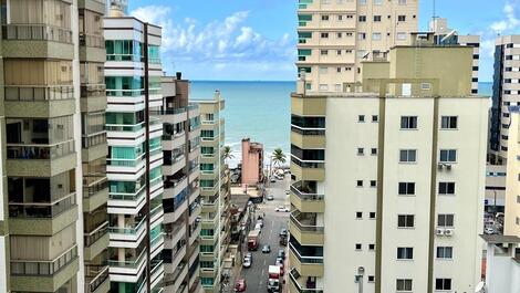 AMPLO APARTAMENTO 4 DORMITÓRIOS MEIA PRAIA PARA 10 PESSOAS