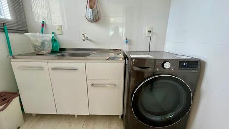 AMPLO APARTAMENTO 4 DORMITÓRIOS MEIA PRAIA PARA 10 PESSOAS